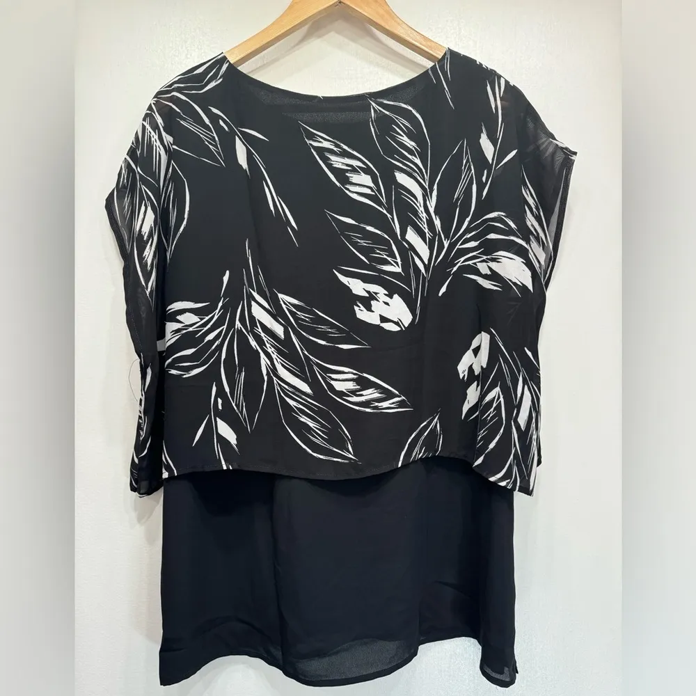 Chico’s Black & White Leaf Print Semi Sheer Cape Overlay Tank Lining Blouse 2/L - Image 2