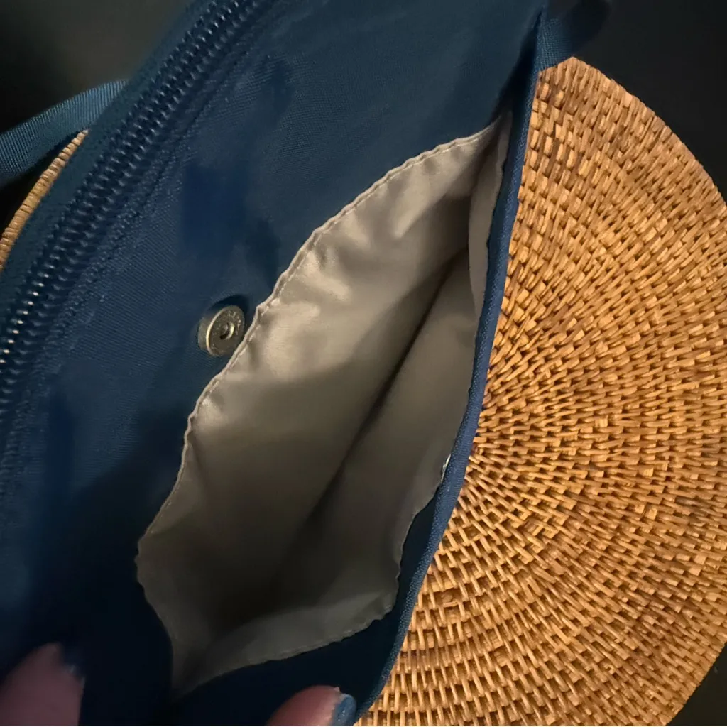 Baggallini Navy Crossbody Bag - Image 6