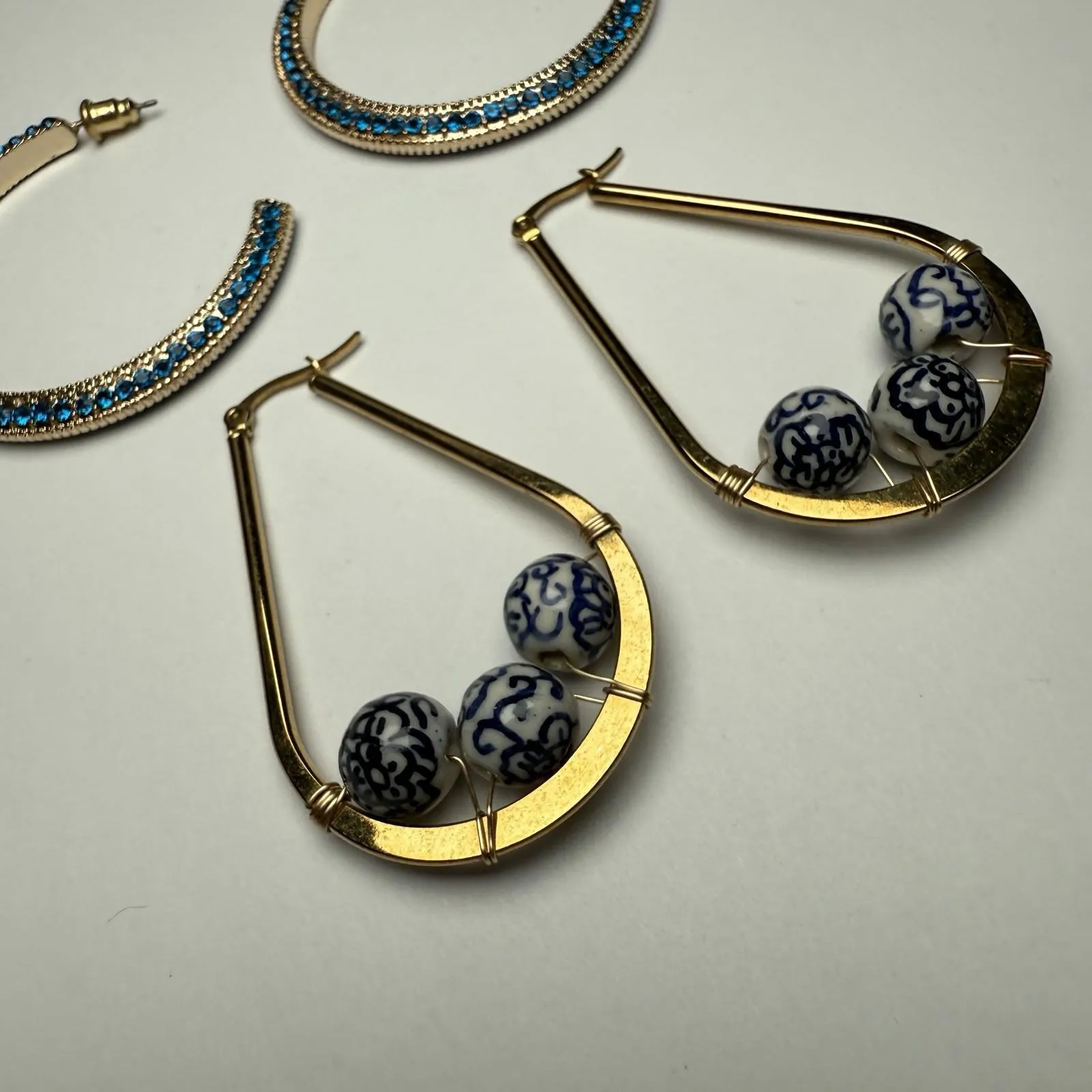 Hoop Pierced Earrings Lot Of 2 Gold Tone Blue Rhinestone / Blue Bead Mix - Image 9