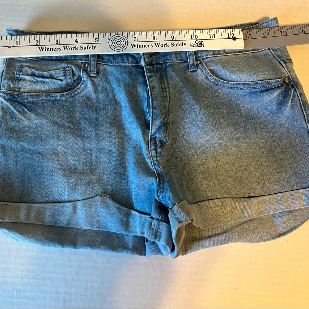 Forever 21 high rise denim jean shorts size 30.p - Image 5