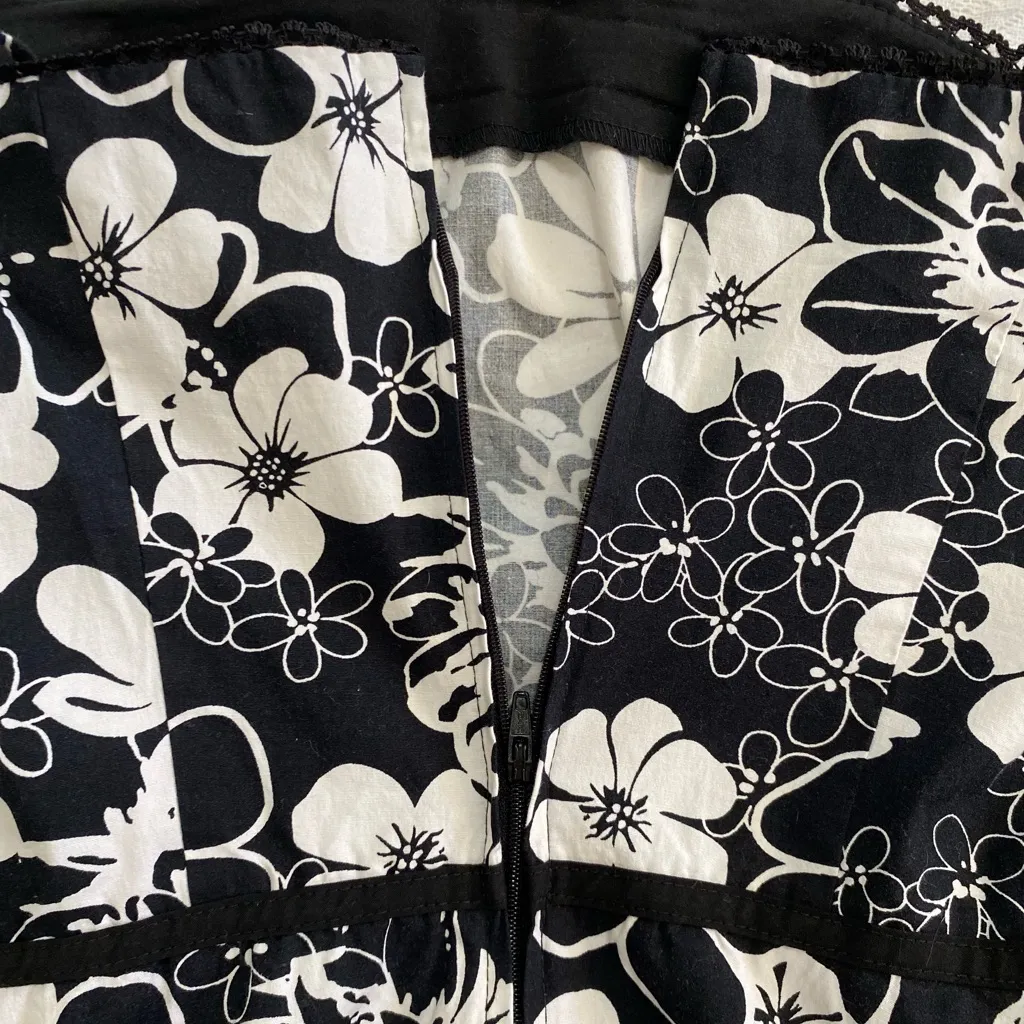 New York & Company Dress Size 6 Black White Floral Y2K Fit Flare Sundress - Image 4