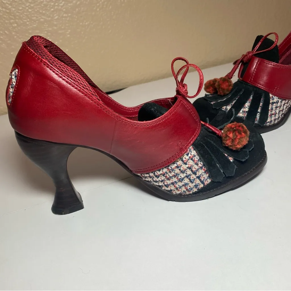 M by Morenatom Ladies Pom Pom Shoes Red And Black Size 6B - Image 7