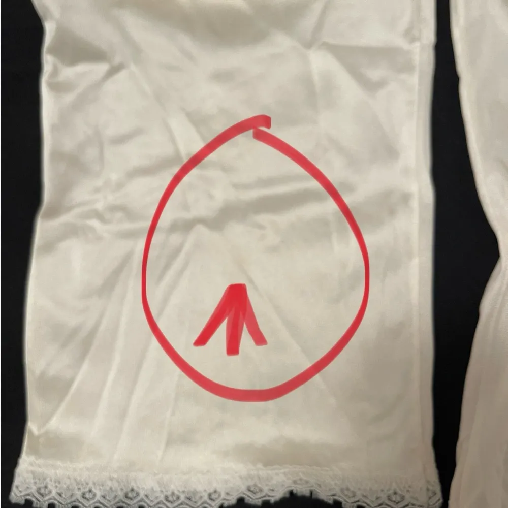 Vintage off white full length pull on pants liner with lace trim, size S/M. Size M - Image 8