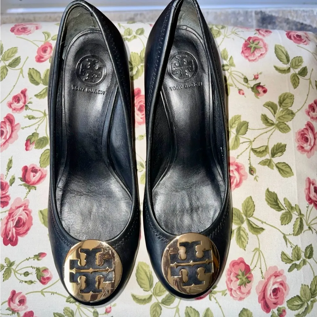 toryburch wedges Black Leather with Gold Logo - Image 3