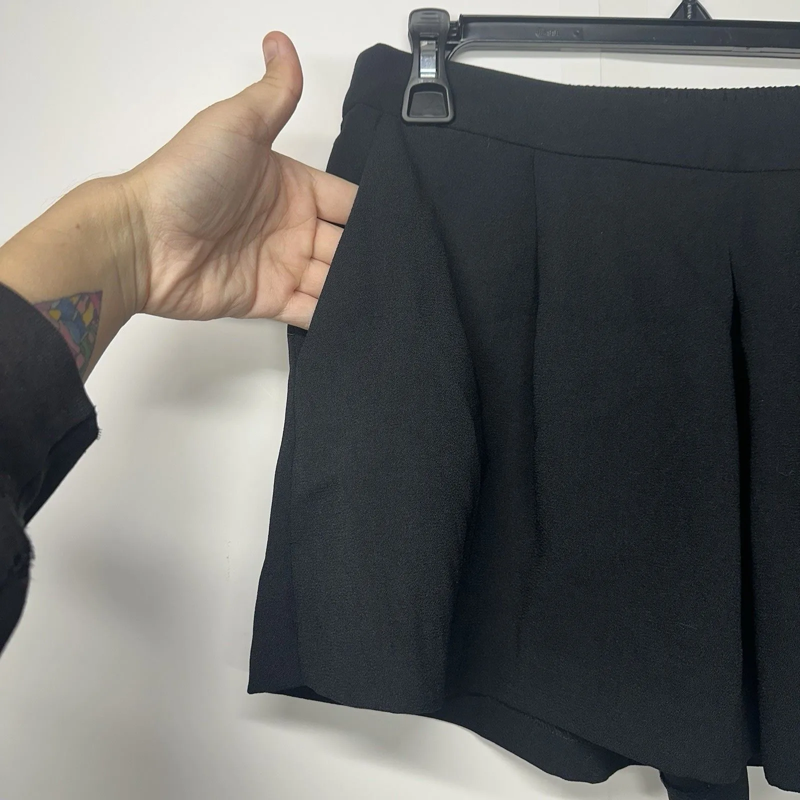 GAP Women's Black Shorts Size Small 30" Waist 3" Inseam Casual - Image 2