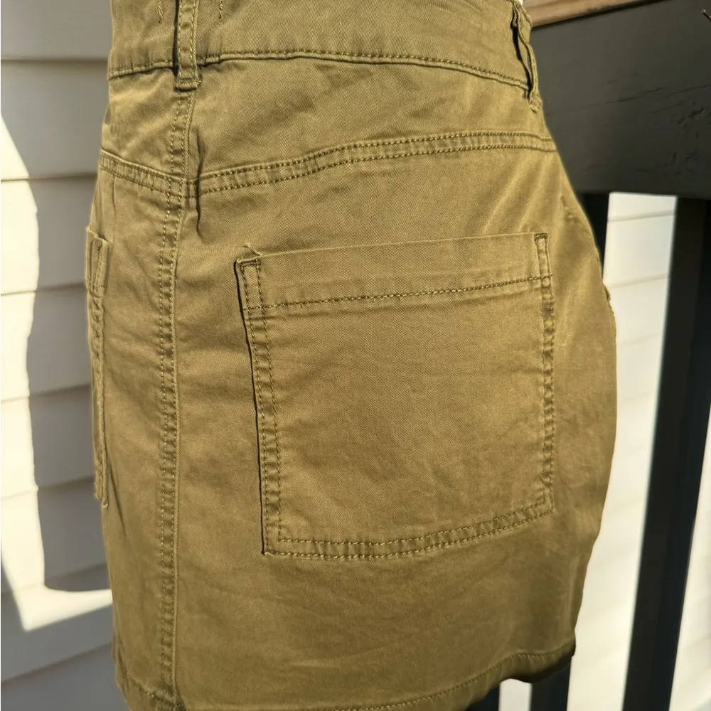 Garage  button front skirt dark olive NEW - Image 2