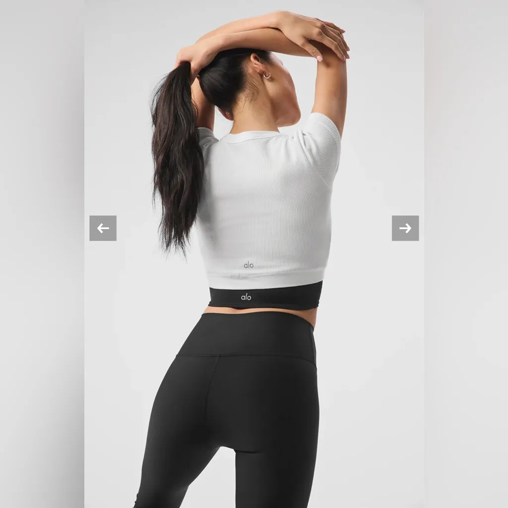 ALO Yoga Seamless Ribbed Cropped Serene Short Sleeve Top in White Size XS - Image 2