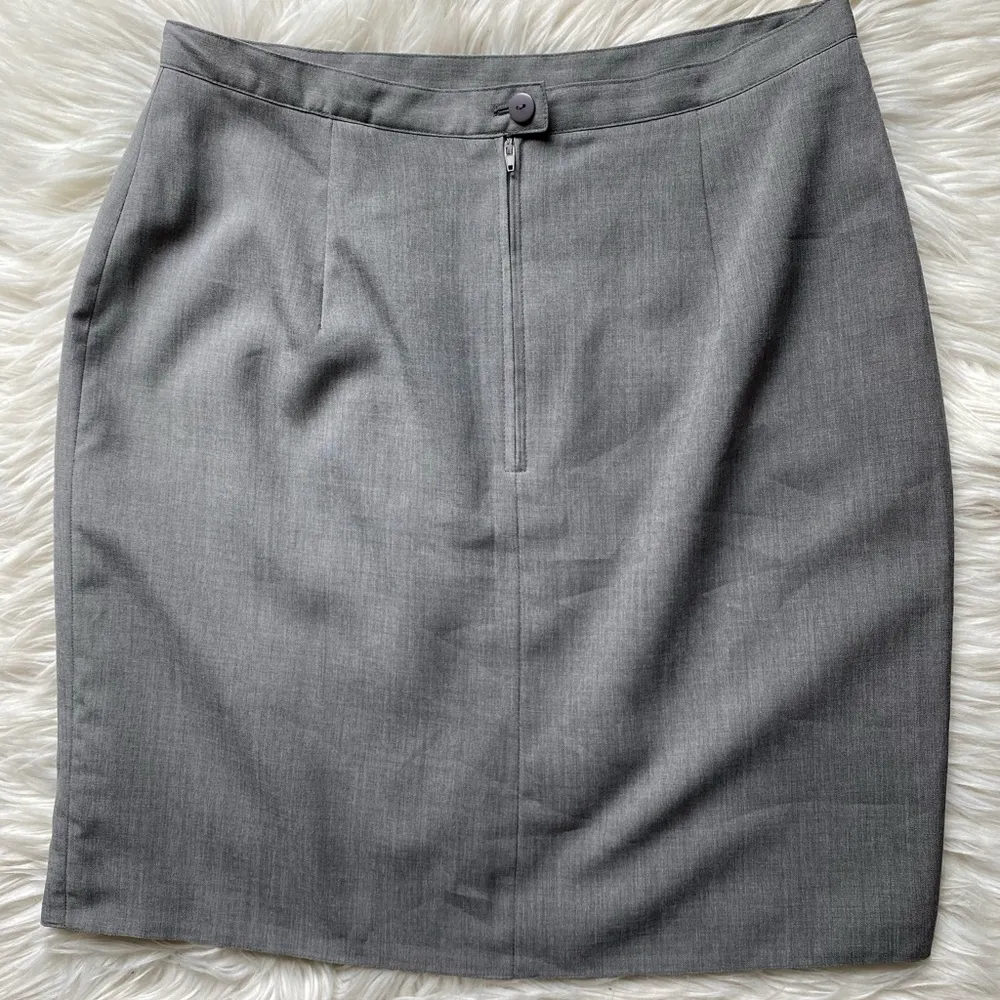 Gray above - Image 6