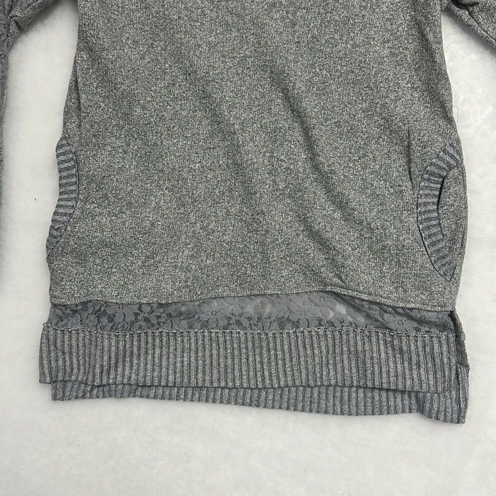Maurices Grey V-Neck Front Pockets Lace Trim Pullover Sweater Women’s Size Small - Image 4