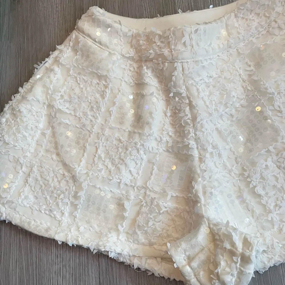 Buckle Dance & Marvel White Sequin High Waist Going Out Party Shorts size Small - Image 4