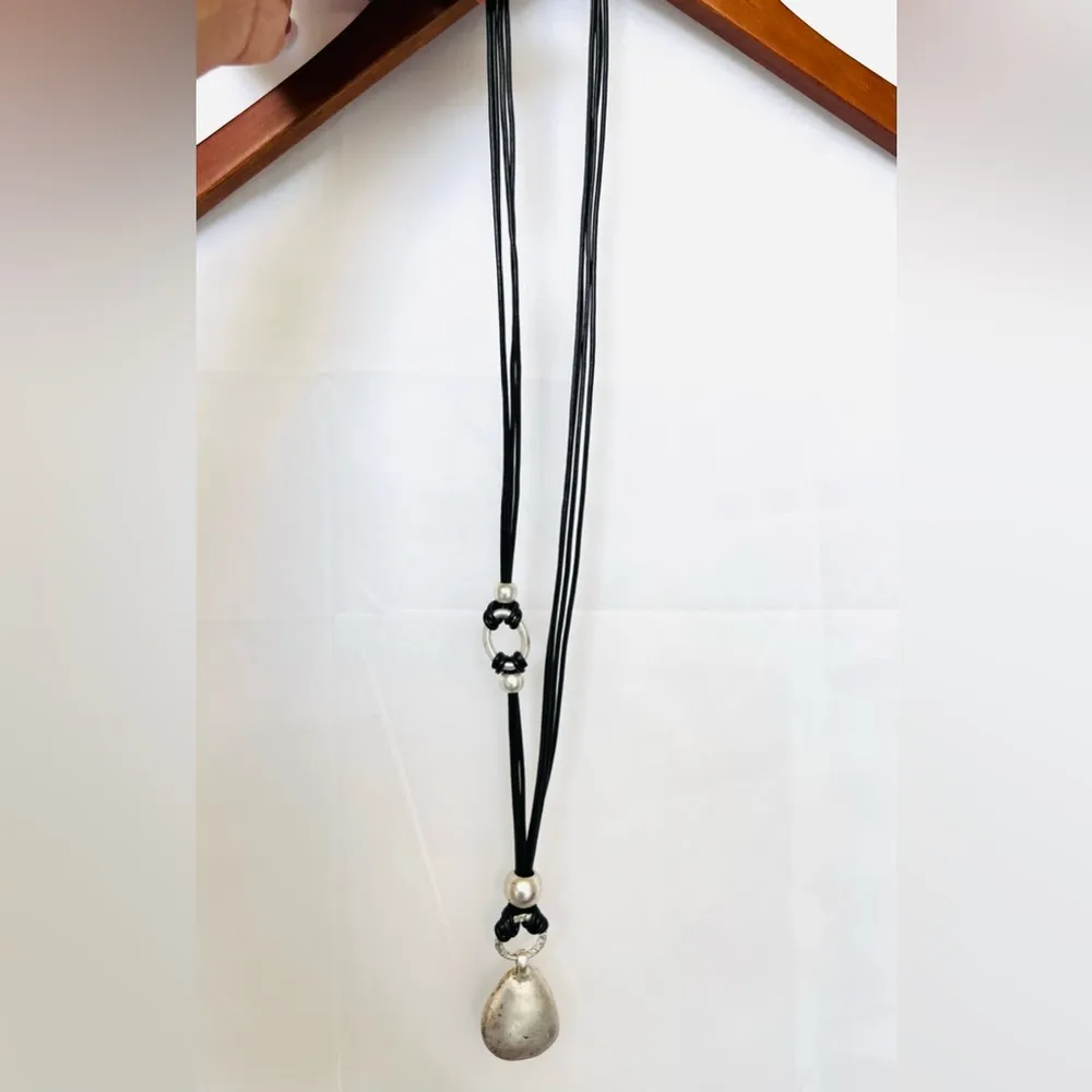 Sweet Lola | Black & Silver Opera Necklace - Image 2