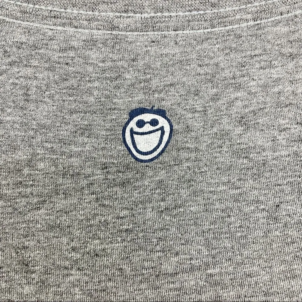 Life is Good Heathered Gray Flip Flop Graphic Short Sleeve T-Shirt Medium - Image 3