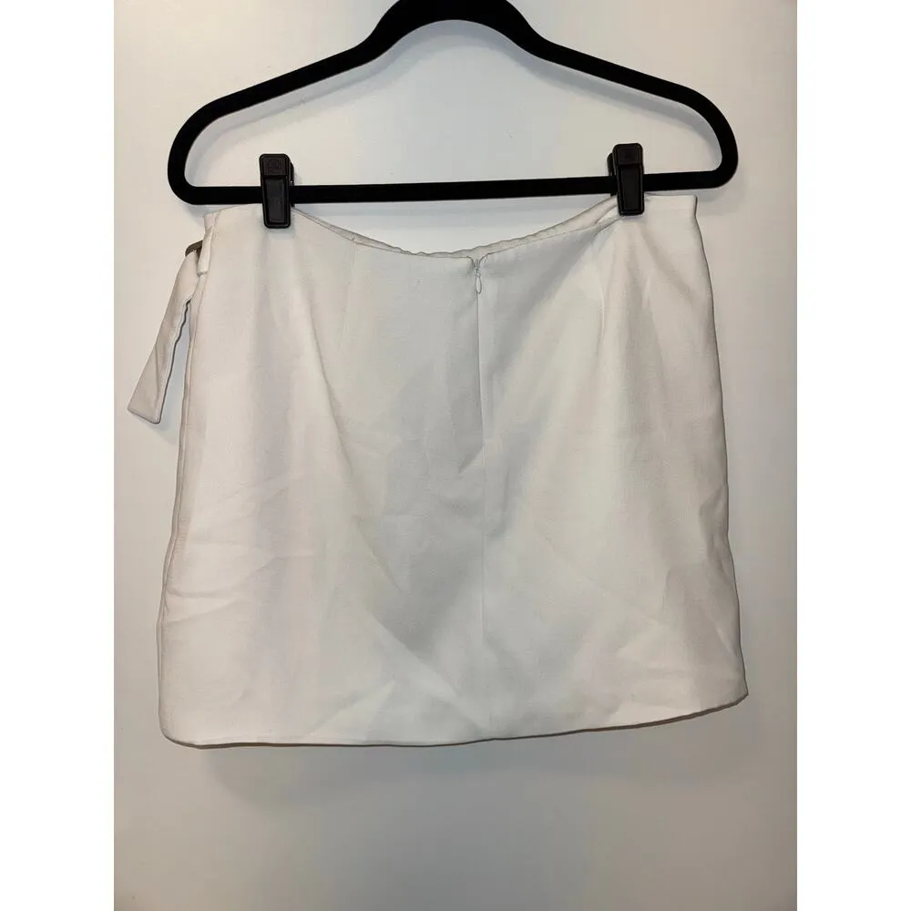 Forever 21 White Belted Silver Buckle Preppy Crepe Mini Skirt Size Large - Image 3