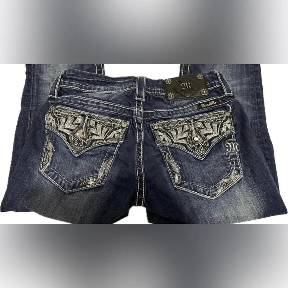 Women’s Signature Rise Bootcut Cropped Jeans Size 25, Dark Wash, - Image 4