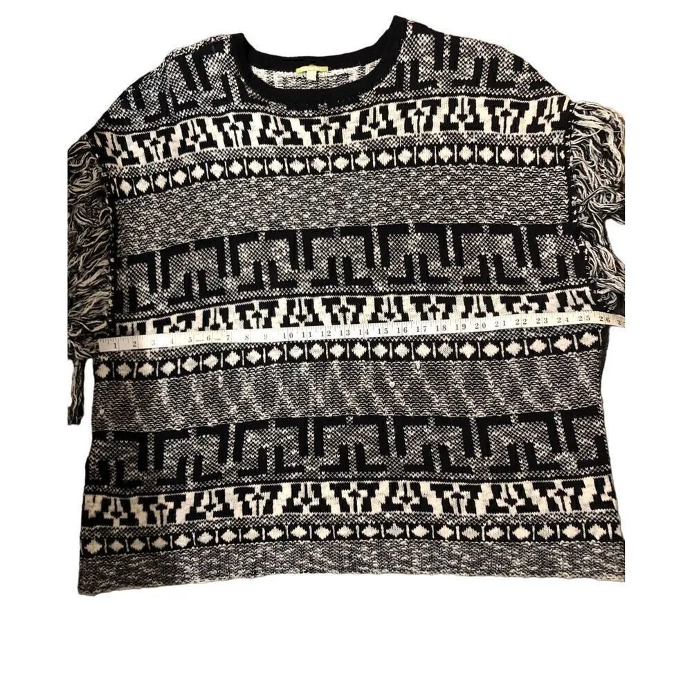 Gianni Bini Black and white oversized poncho style sweater with fringe size S - Image 9