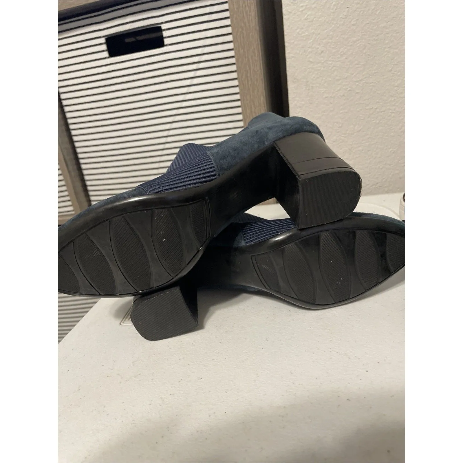Van Eli Suede Ankle Booties Slip On Elastic Sz 8M Dk Blue NWOT - Image 8