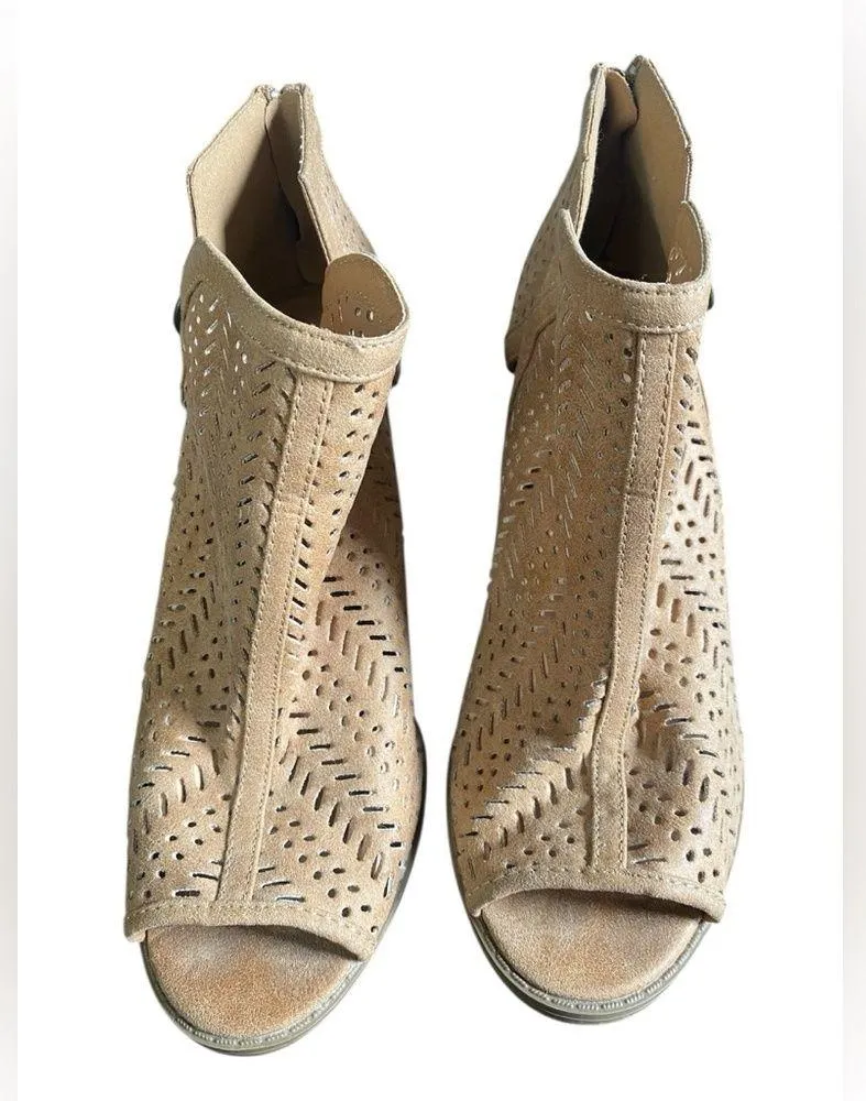 Altar’d State Women’s 9 Tan Nude Peep toe chevron style pattern heeled boots - Image 3