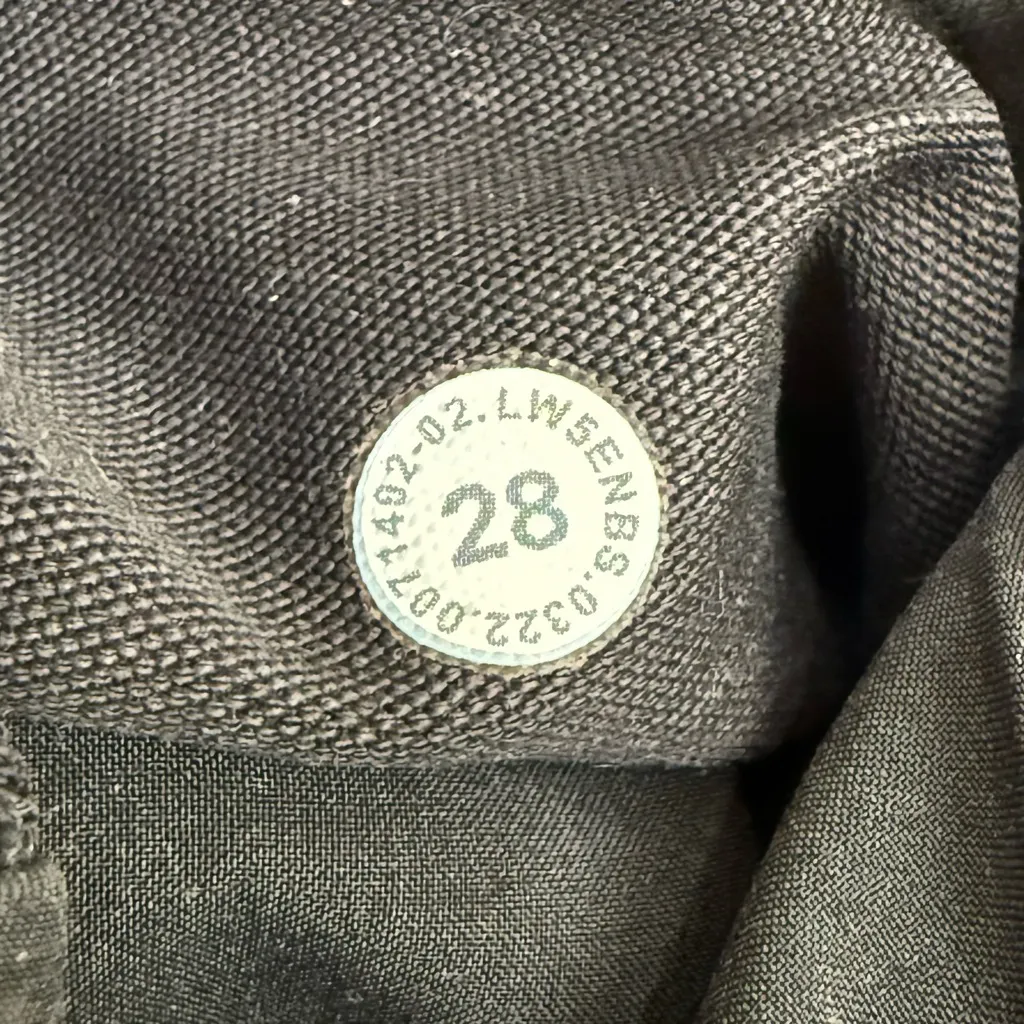 LULULEMON Light Utilitech Cargo Pocket High Rise Pant in Graphite Grey Size 28 - Image 12