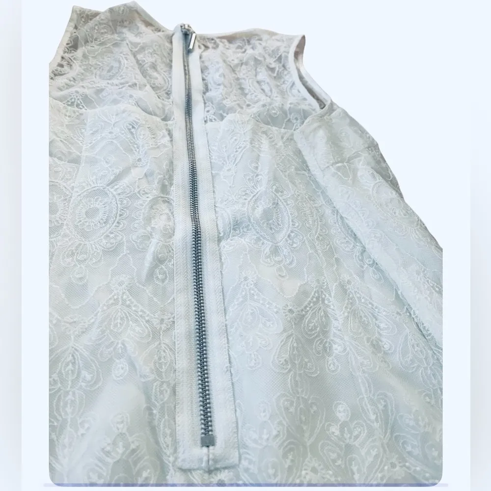 Kensie lined lace mini dress, size Large - Image 3