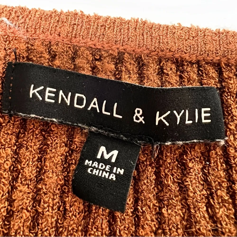 Kendall & Kylie Brown Ribbed Cropped Tank Top - Image 7