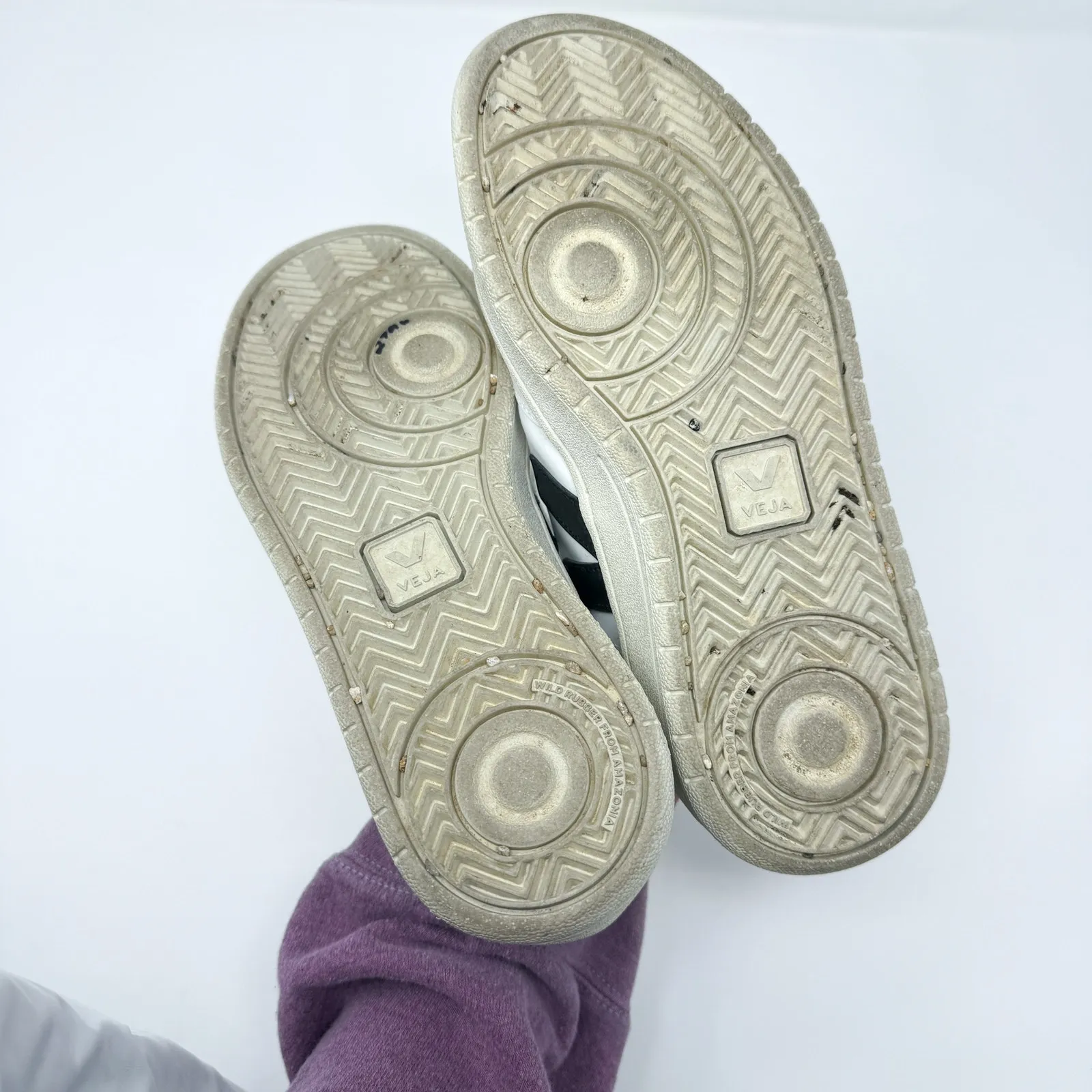 Veja V-10 White & Black Sneakers - Image 7