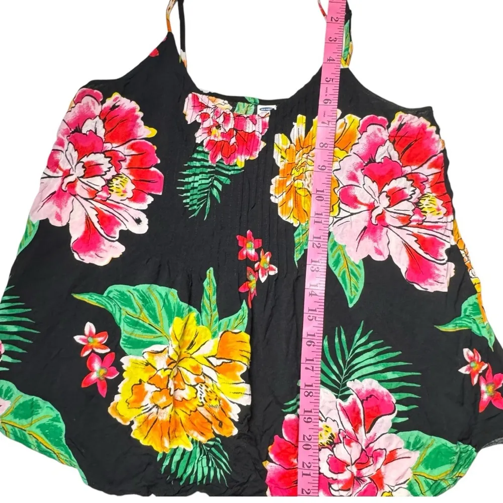 Old Navy  Black Floral Spaghetti  Thin Strap Lightweight  Top 
Sz M - Image 7