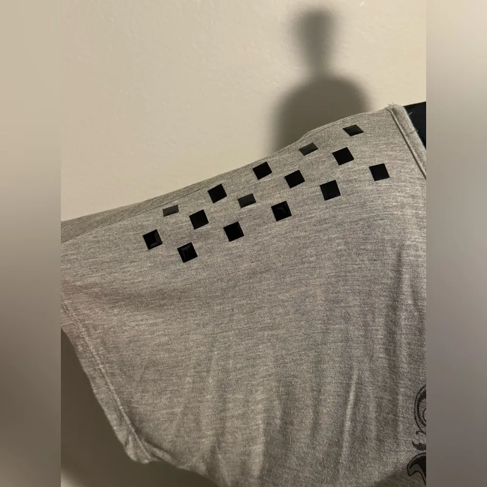 EUC Hard Rock Couture Gray & Black Northfield Park Graphic Tee size medium - Image 4