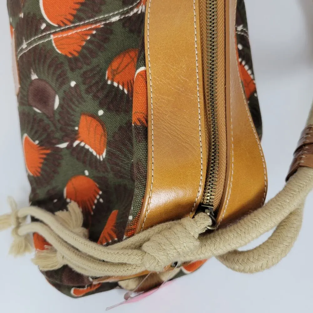 BCBGirls Womens Shoulder Bag Green Fatigue Print Canvas Leather Trim T06116 NEW - Image 7