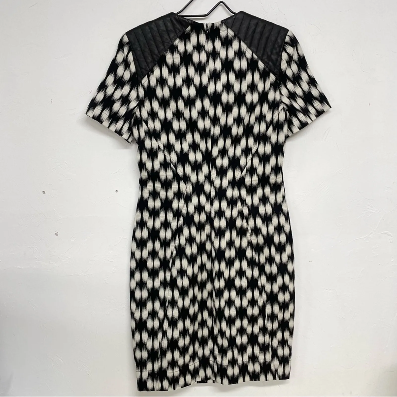 Yigal Azrouel Black White Abstract Print Lambskin Leather Accent Sheath Dress 8 - Image 5