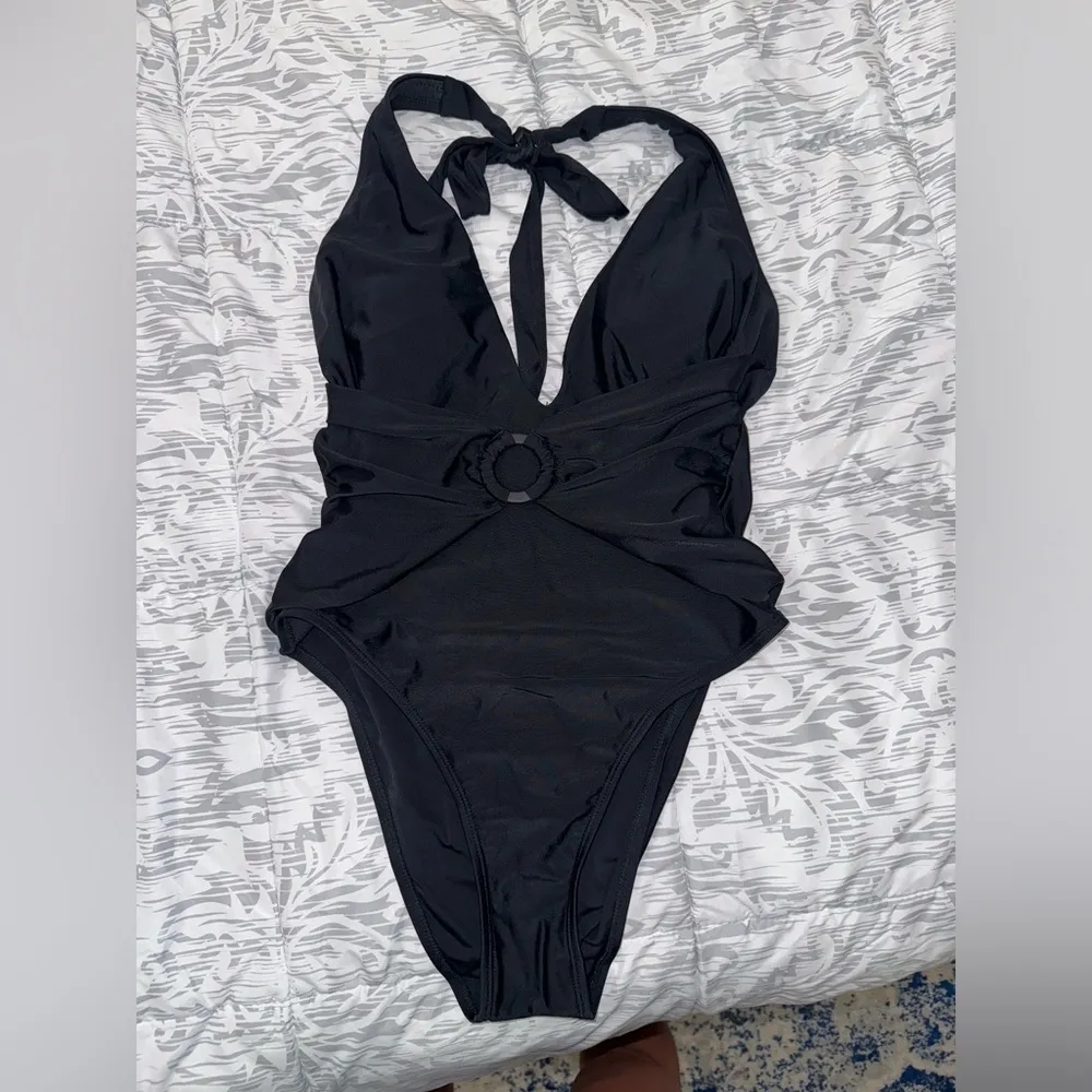One piece swimsuit, never worn. Size Medium - Image 2