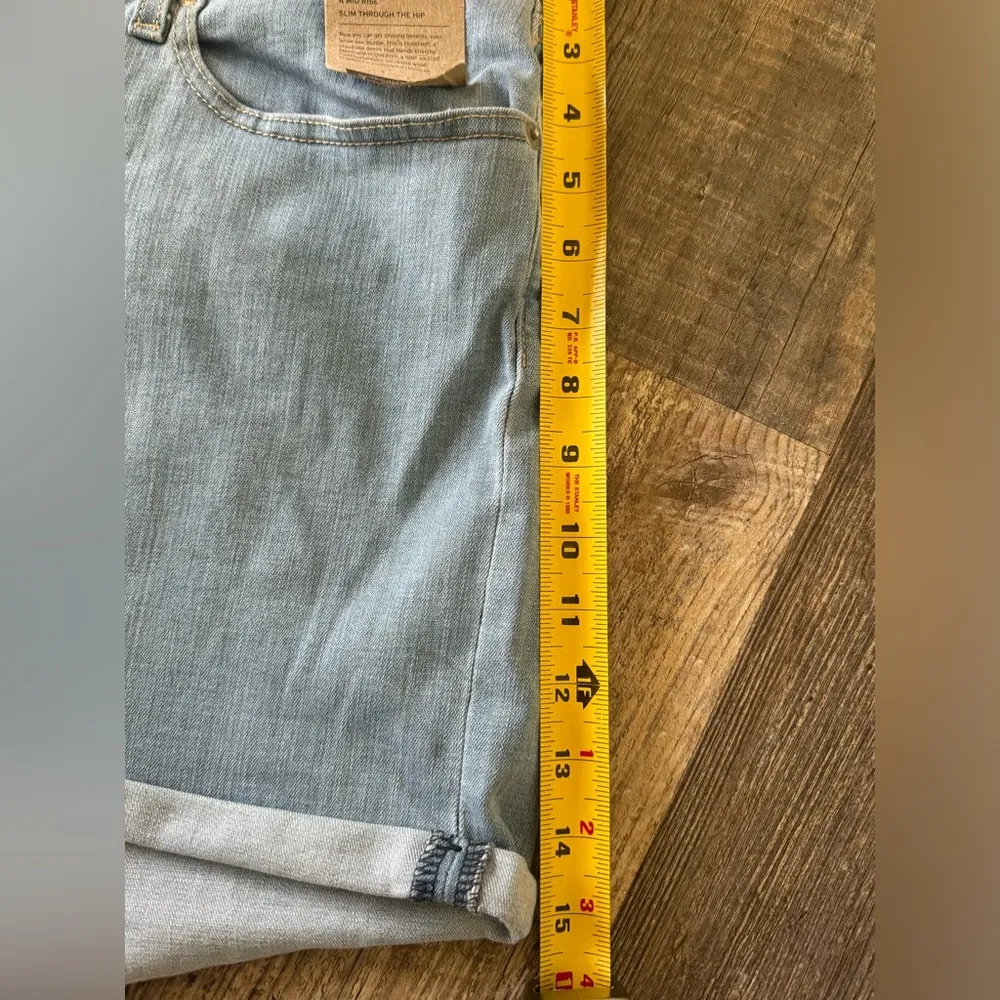 NWT Levi's BLUE Women's Mid-Length Cuffed Mid Rise Stretch Shorts Size 18 34 - Image 5