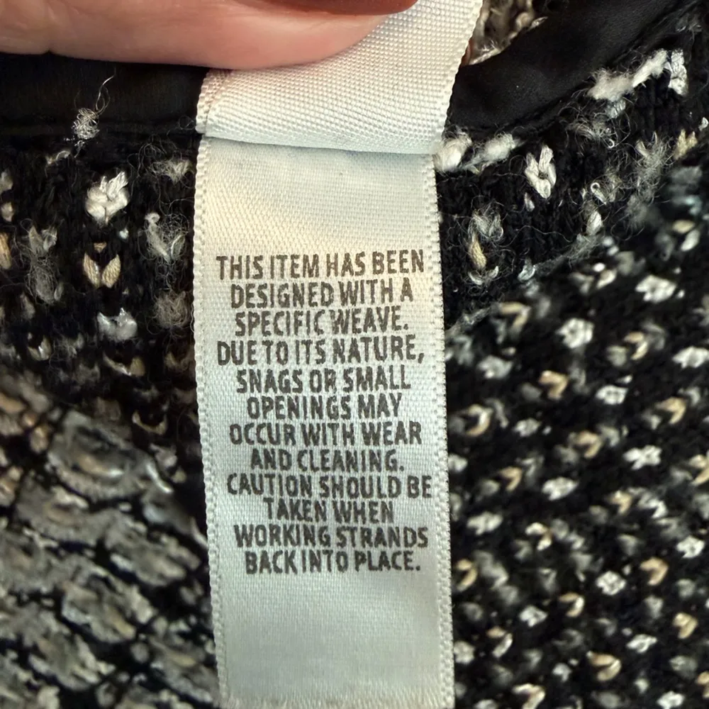 St. John Windsor Knit Pencil Skirt Hematite Multicolor
Size: 14 - Image 8