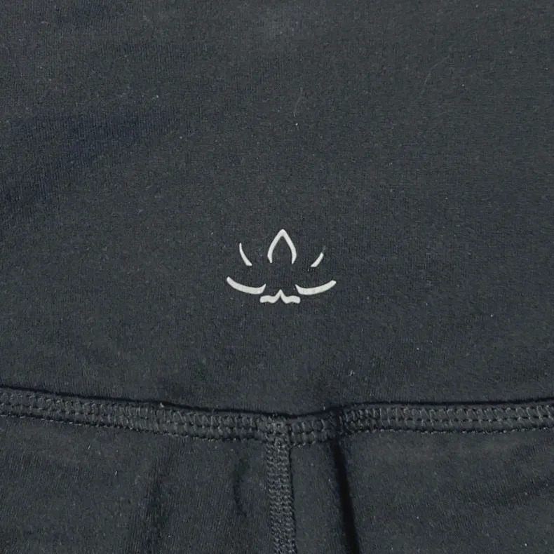 Beyond Yoga Back Me Up Cropped Leggings XS Black Leopard Print Pilates Gym EUC - Image 5