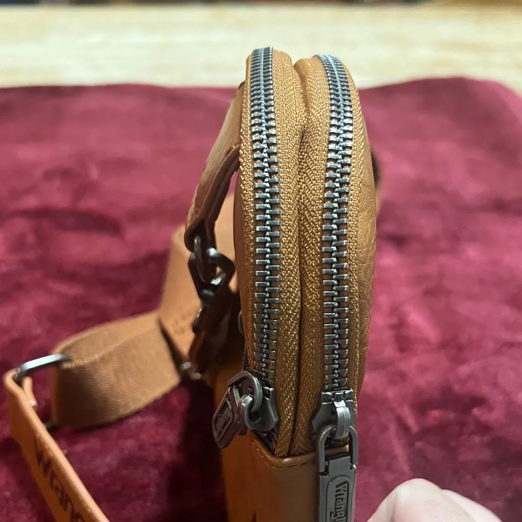 Wrangler Brown Leather Crossbody Bag - Image 3
