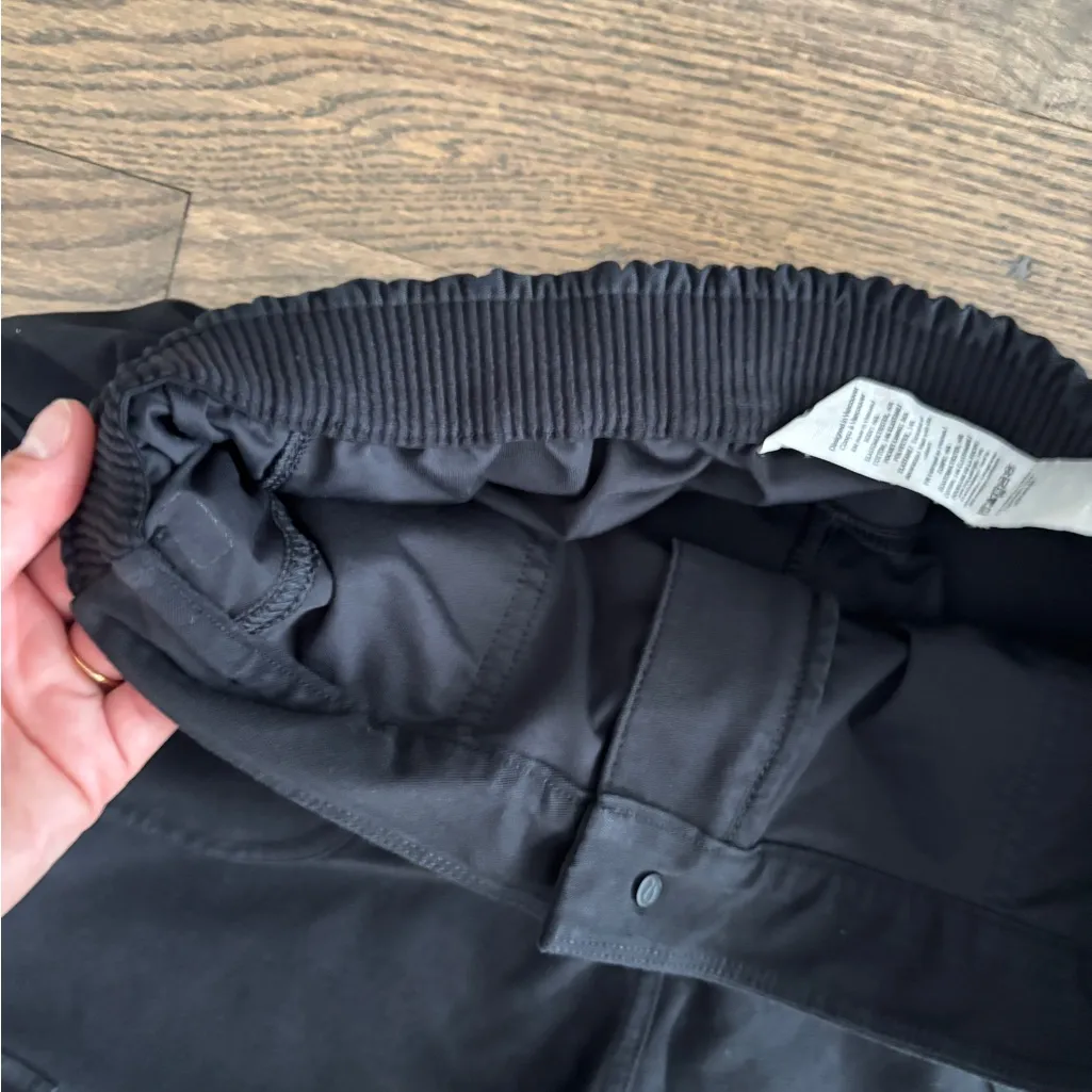 Lululemon Women's Black Light Utilitech Cargo Pocket High Rise‎ Crop Size 29 - Image 10