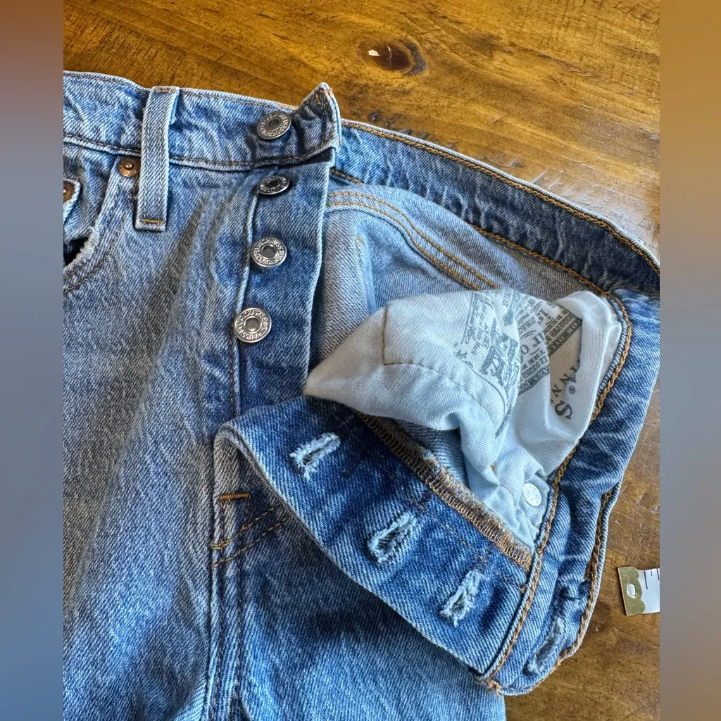 Levi’s 501 button fly light wash high rise skinny distressed 90’s vintage style - Image 6