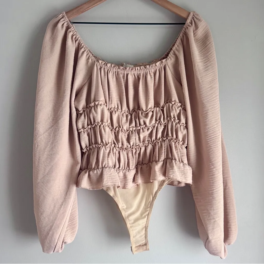 Entro Boutique Beige Ruched Long Sleeve Square Neck Bodysuit Size Medium - Image 3