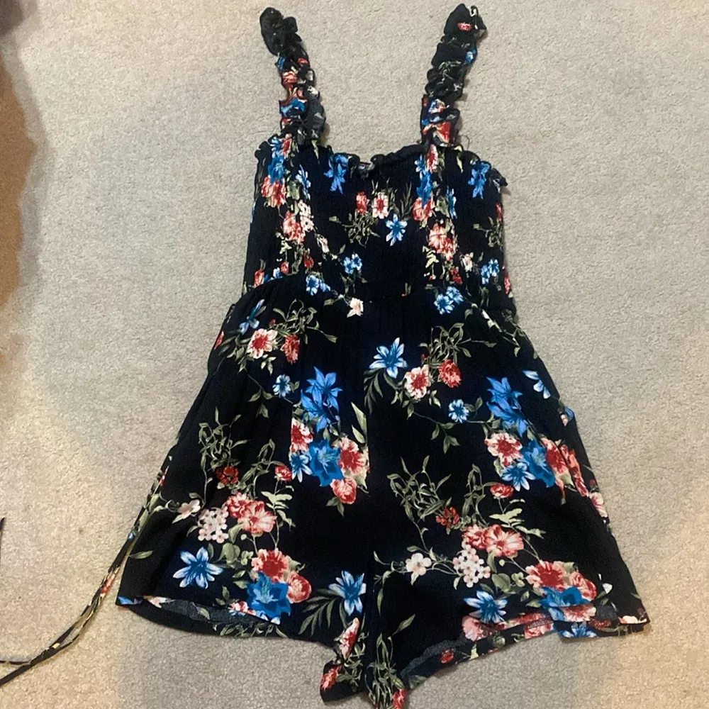 Floral romper Size L - Image 3