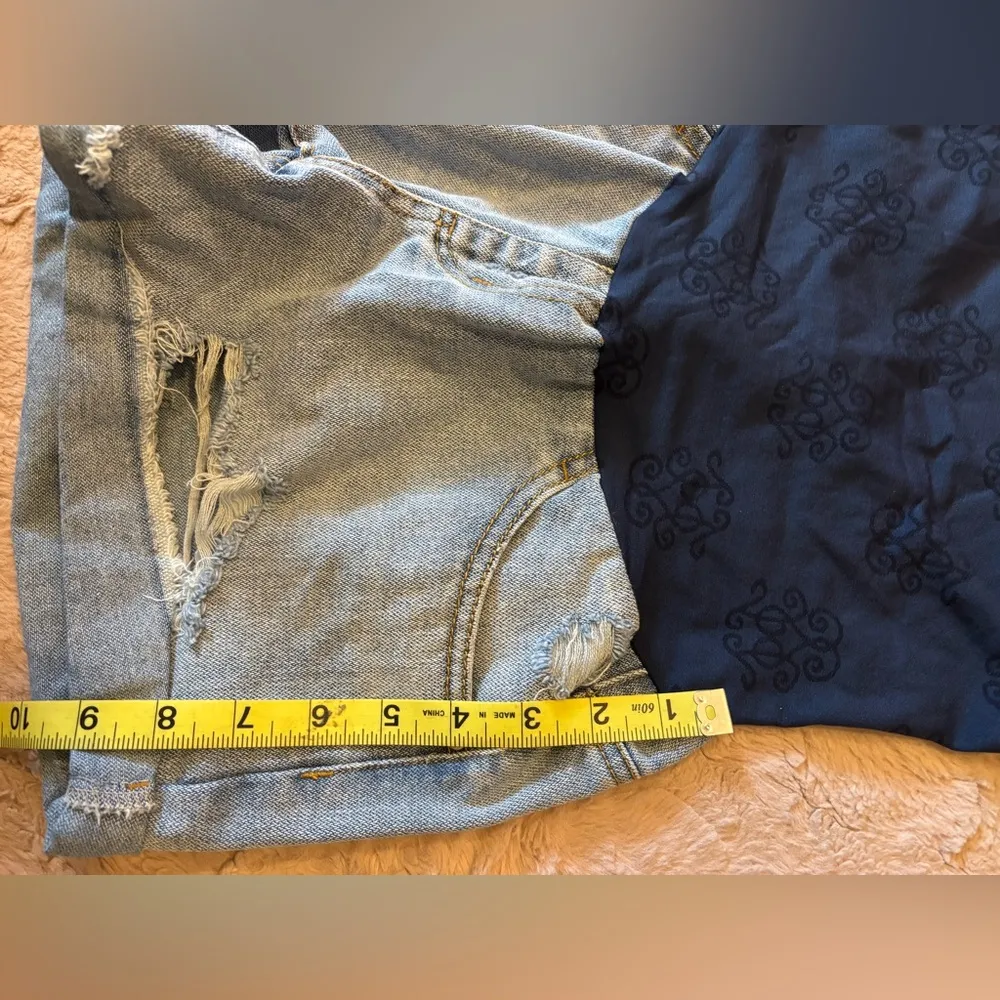 Jessica Simpson maternity size S shorts - Image 3