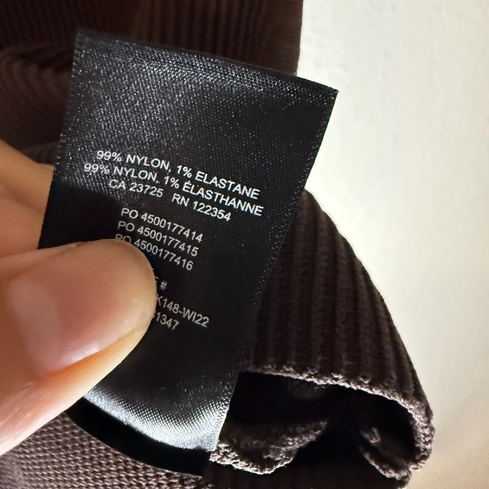 Aritzia Babaton SCULPT KNIT RACER CROPPED TANK size xs - Image 3