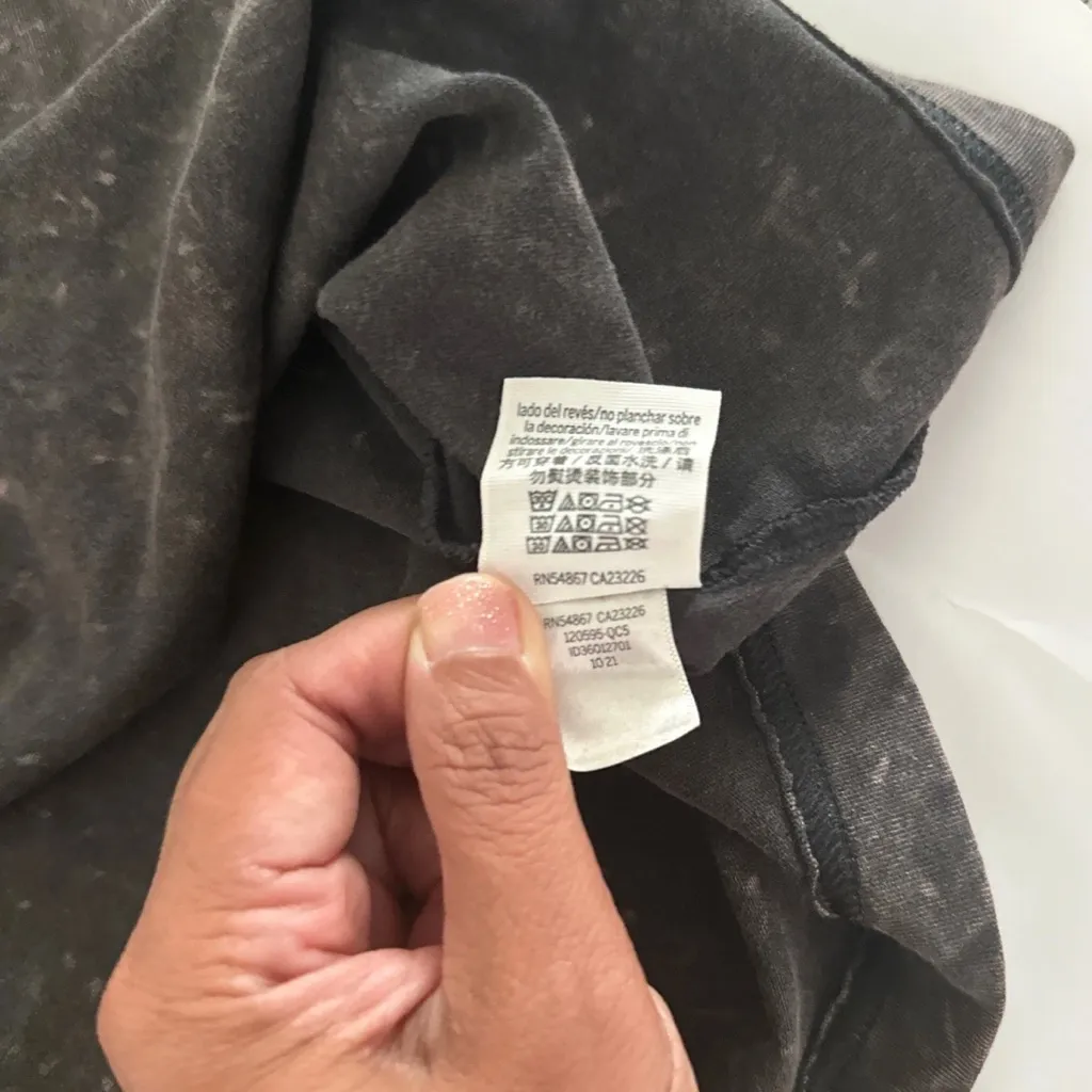 PINK Victoria's Secret Chacoal Tee - Image 10