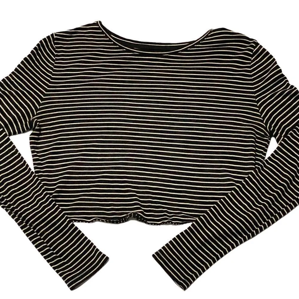 Old Navy Black & White Striped Longsleeve Cropped Baby Tee - Image 3
