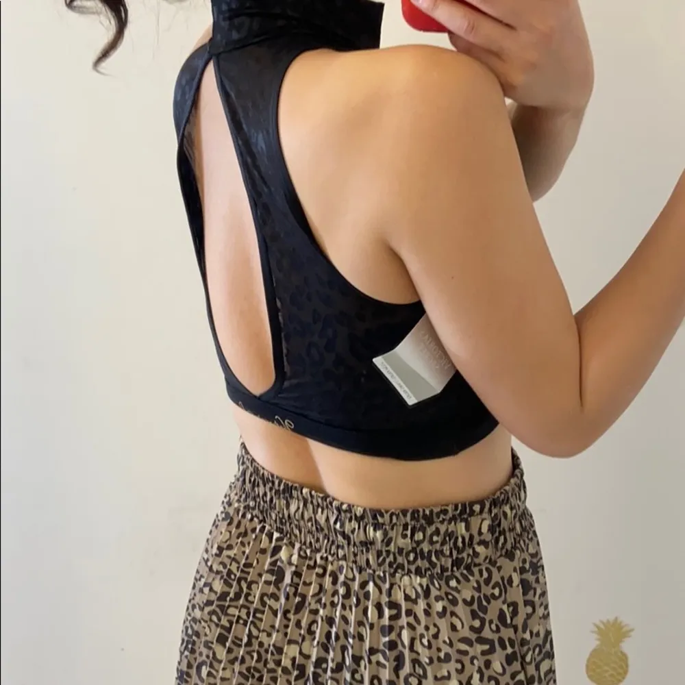 Victoria secret performance top. Xs - Image 4