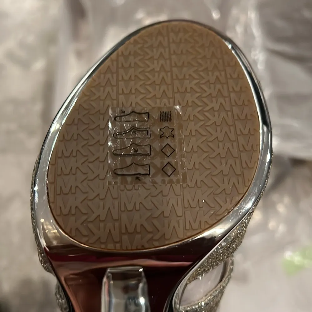 NEW Michael Kors Berkeley T-Strap Glitter Silver Heels, Size 5.5 M Retail $150 - Image 6