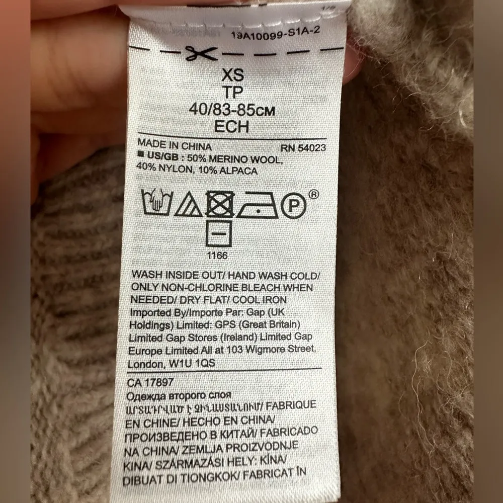 Banana Republic sweater Merino Wool blend. - Image 4