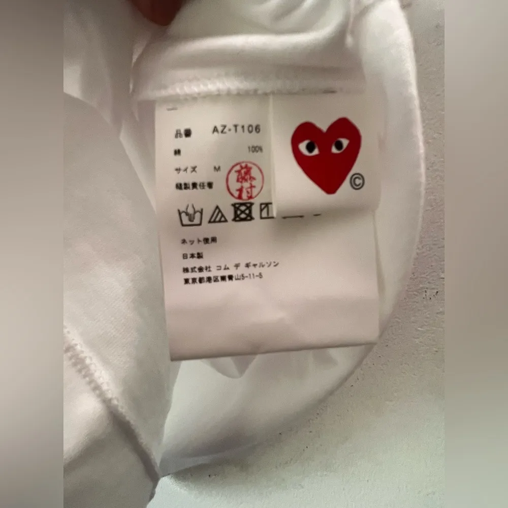 COMME DES GARCONS PLAY
Double heart pink and Red Hearts Tee (men’s medium) - Image 6