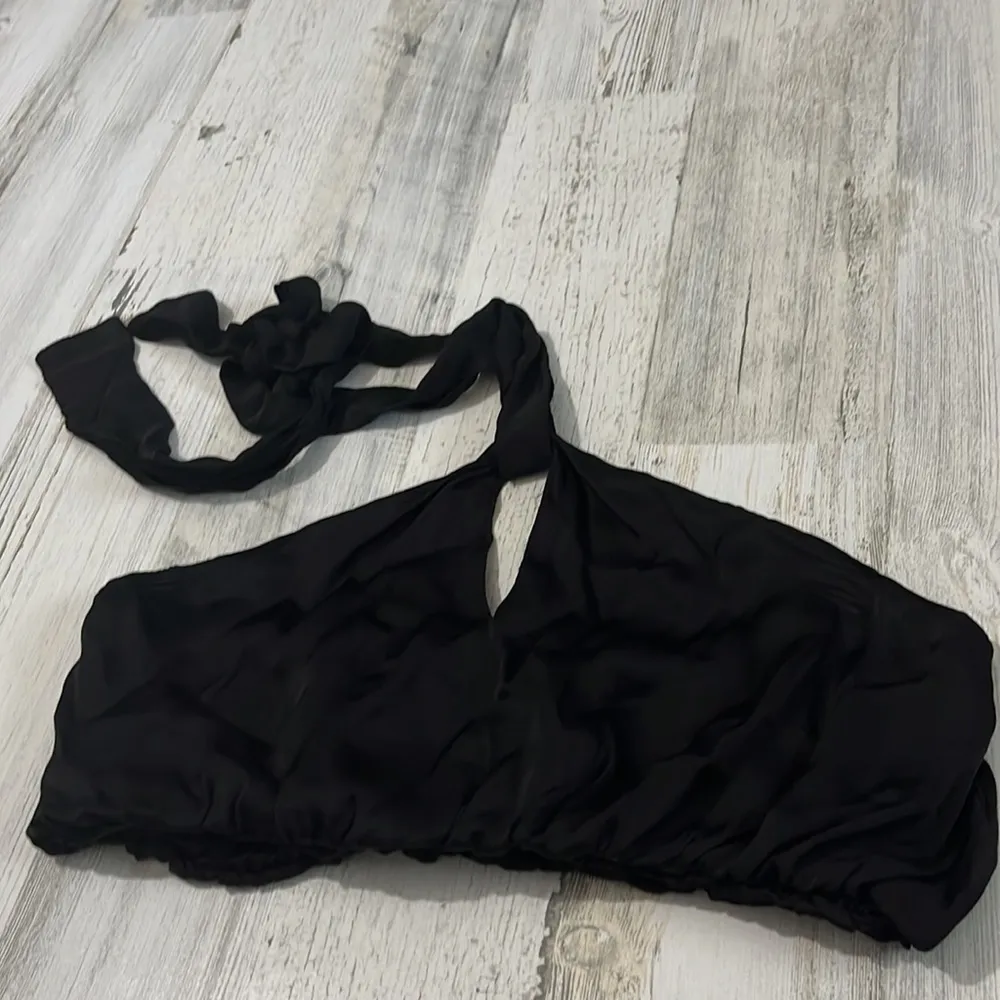 Lovers + Friends Black Alaric Key Hole Halter Top Size M - Image 4