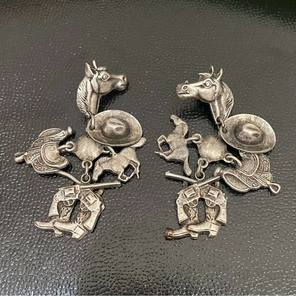 Unique Vintage Pewter Western Horse Saddle Cowboy Hat Boots Gun Charms Earrings - Image 7