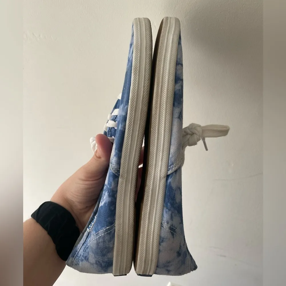 Keds Blue and White Tie Dye Canvas Shoes - Image 4