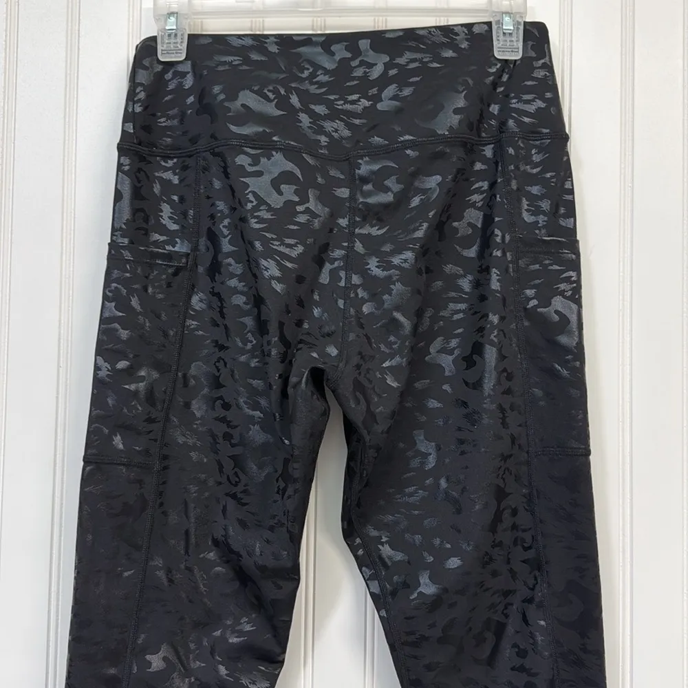 Black Shiny Leopard Print Pattern Ankle Length Leggings Women's L Athleisure Size L - Image 4
